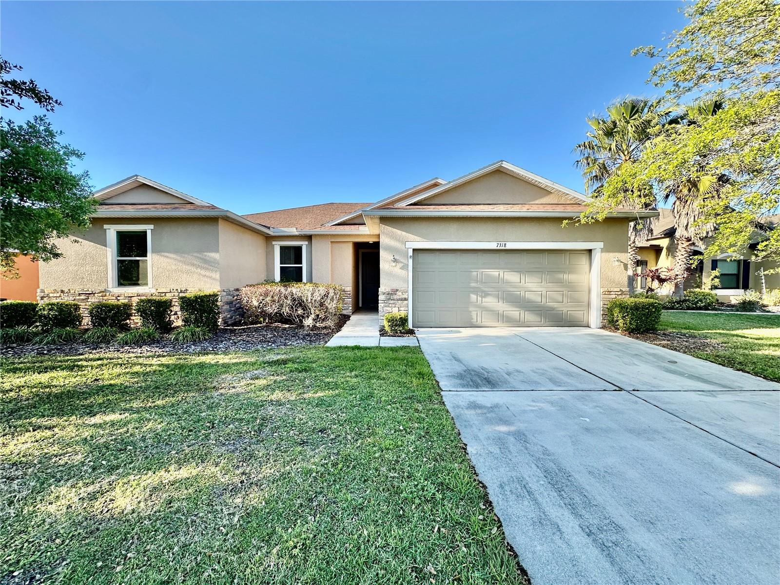 7318 61st St E, Palmetto, FL 34221
