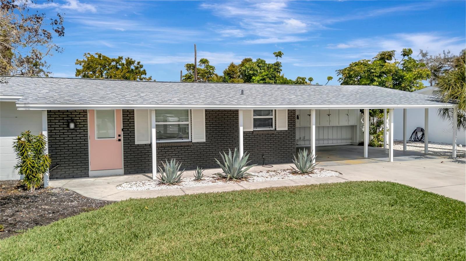 6426 Colonial Dr, Sarasota, FL 34231