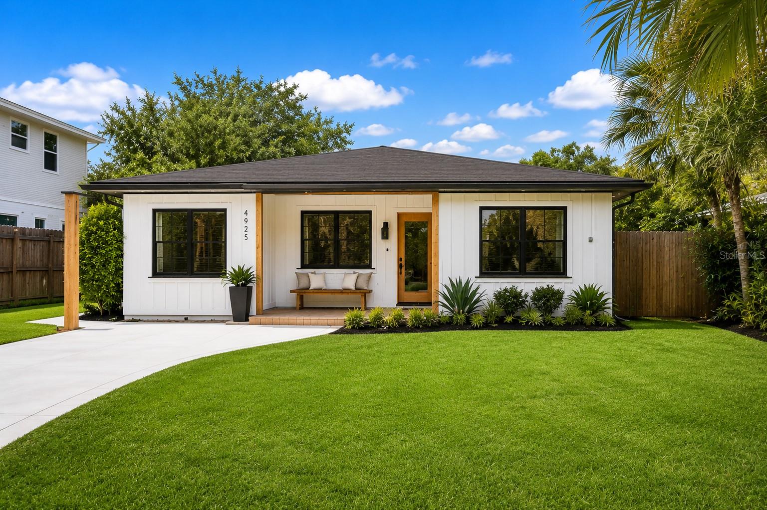 4925 Remington Dr, Sarasota, FL 34234