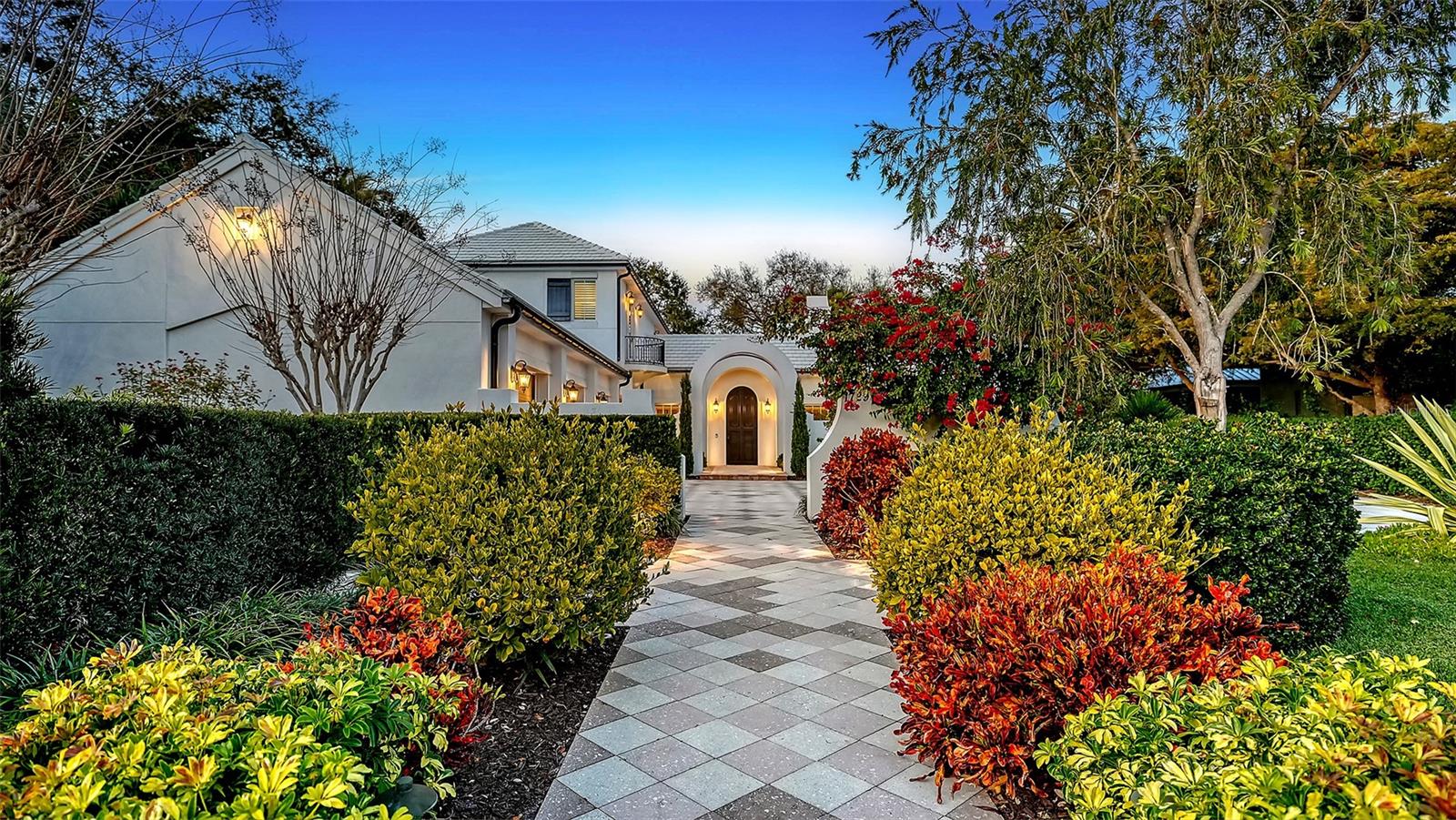 1729 Cherokee Dr, Sarasota, FL 34239