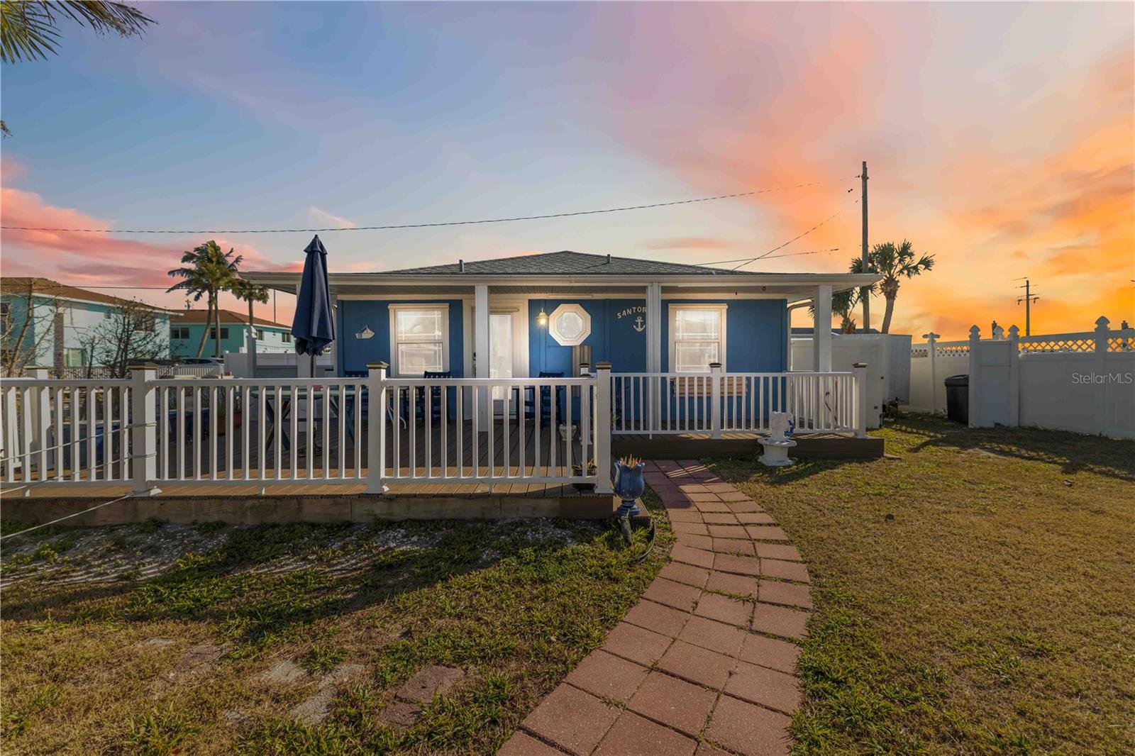 111 9th St N, Bradenton Beach, FL 34217