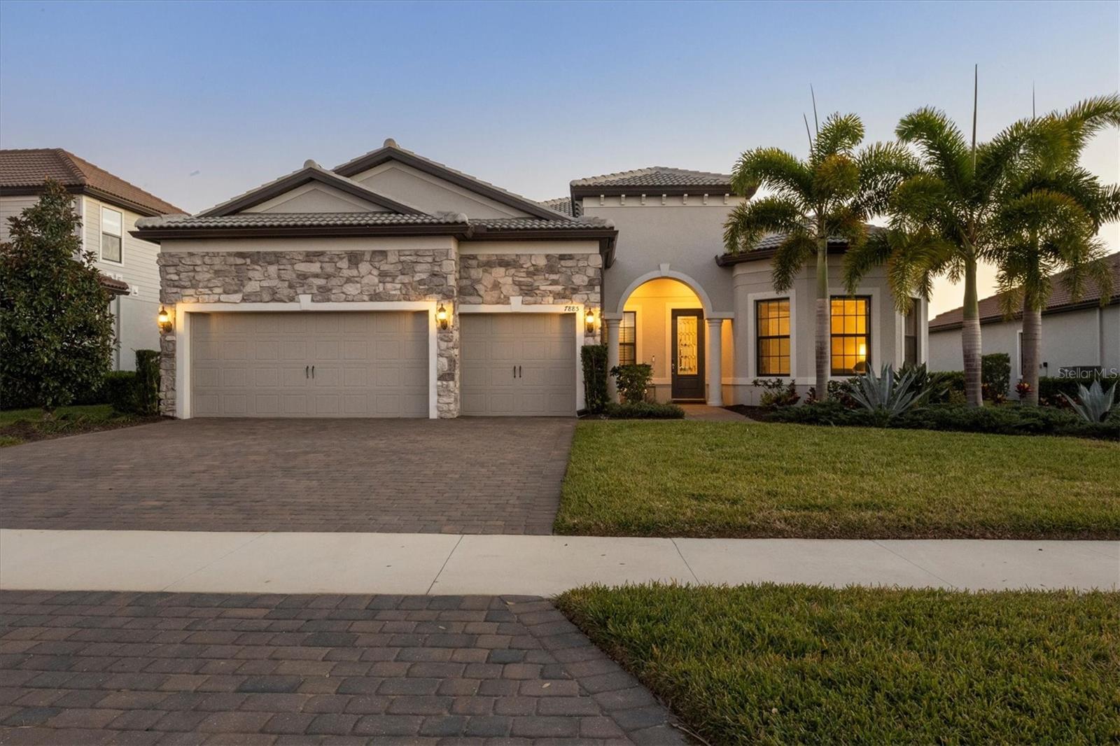 7885 Mainsail Ln, Sarasota, FL 34240