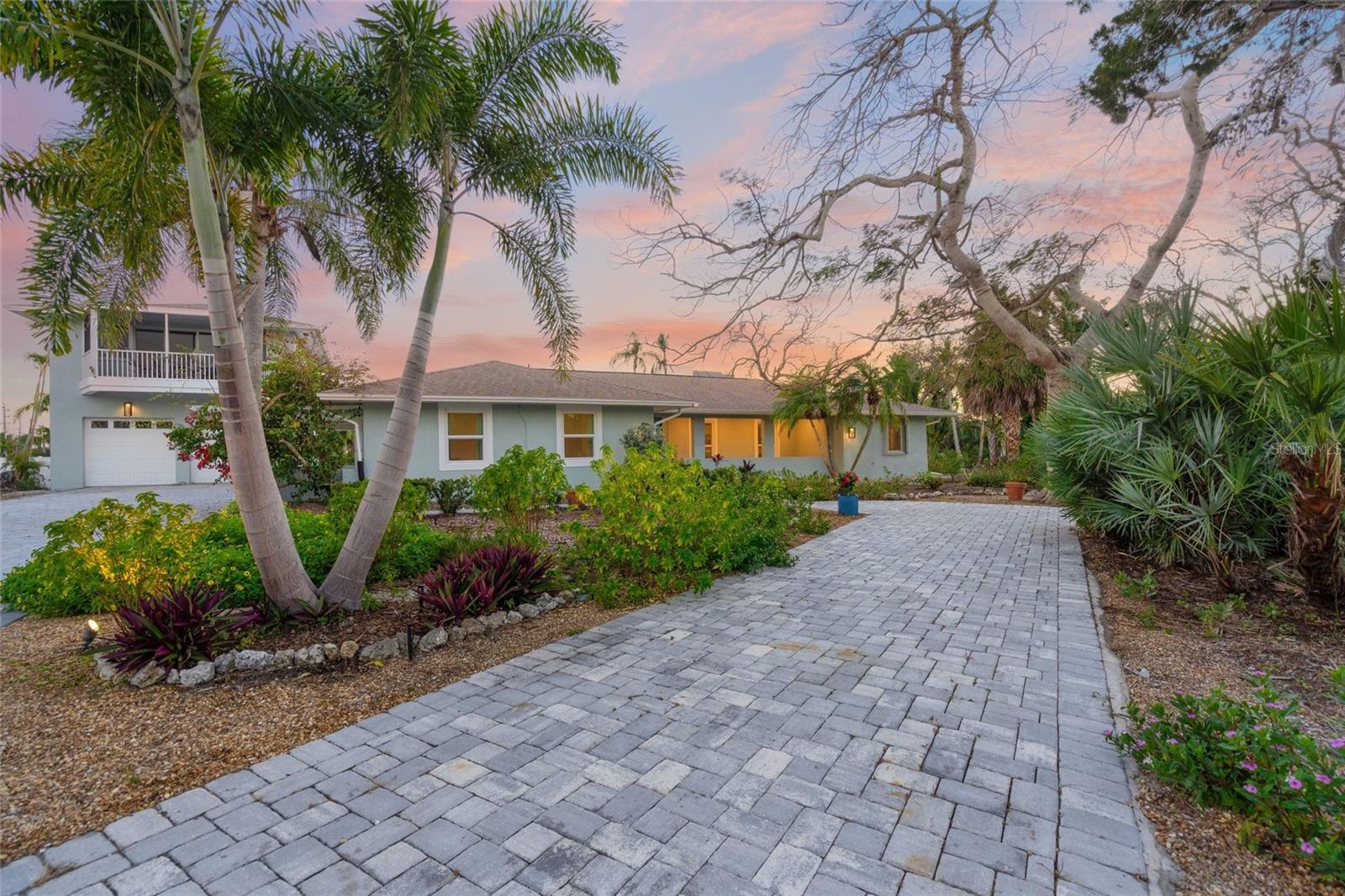 8560 Heron Lagoon Cir, Sarasota, FL 34242