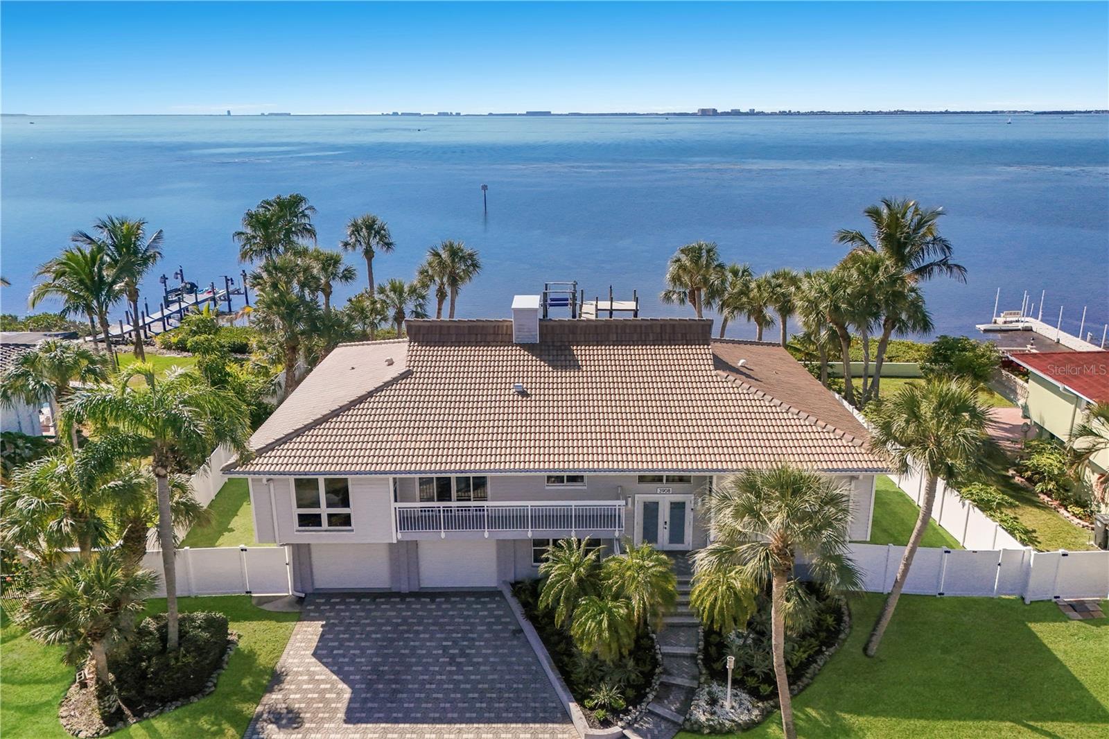 3908 Bayside Dr, Bradenton, FL 34210