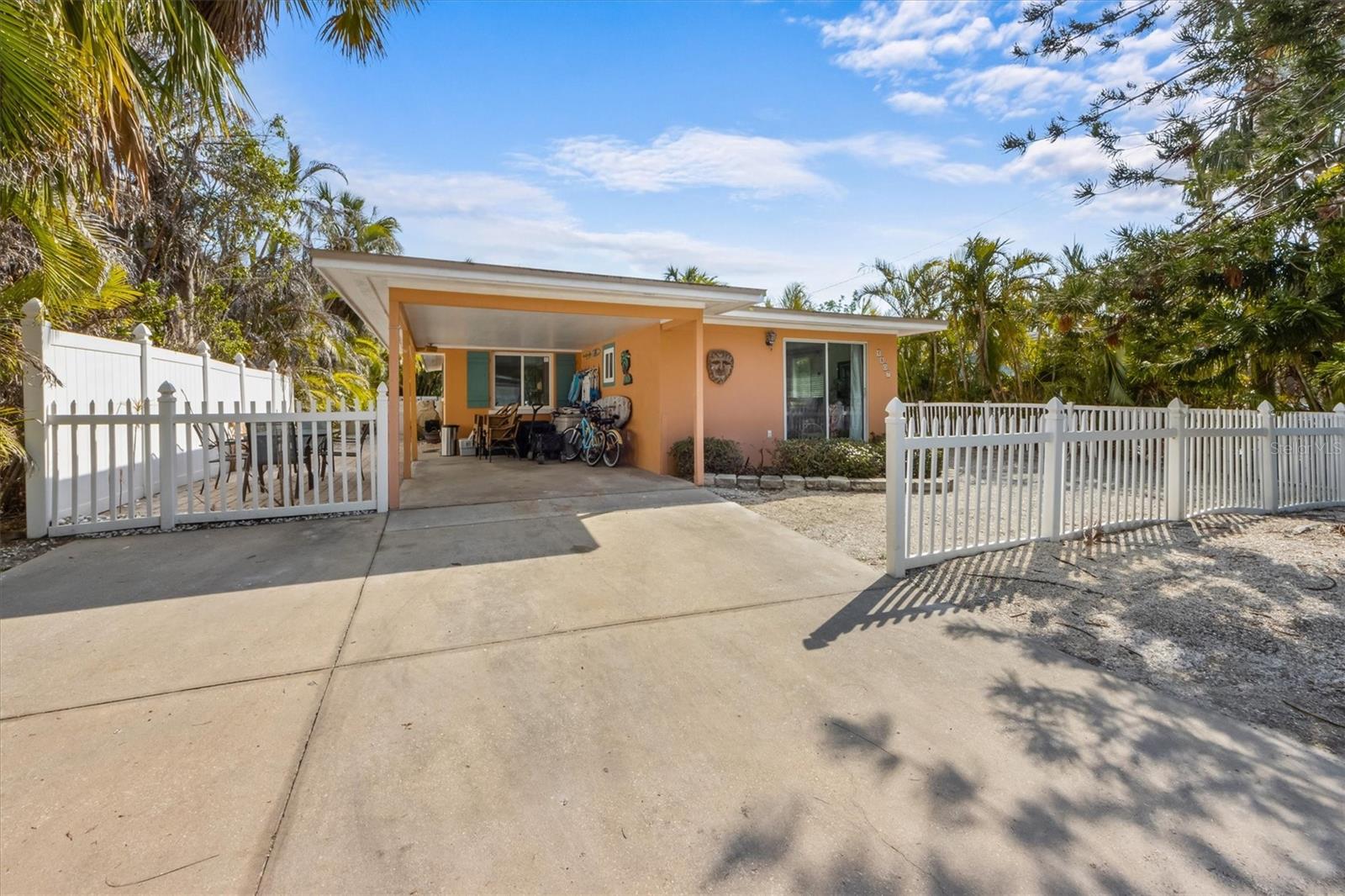 5807 De Palmas Ave, Holmes Beach, FL 34217