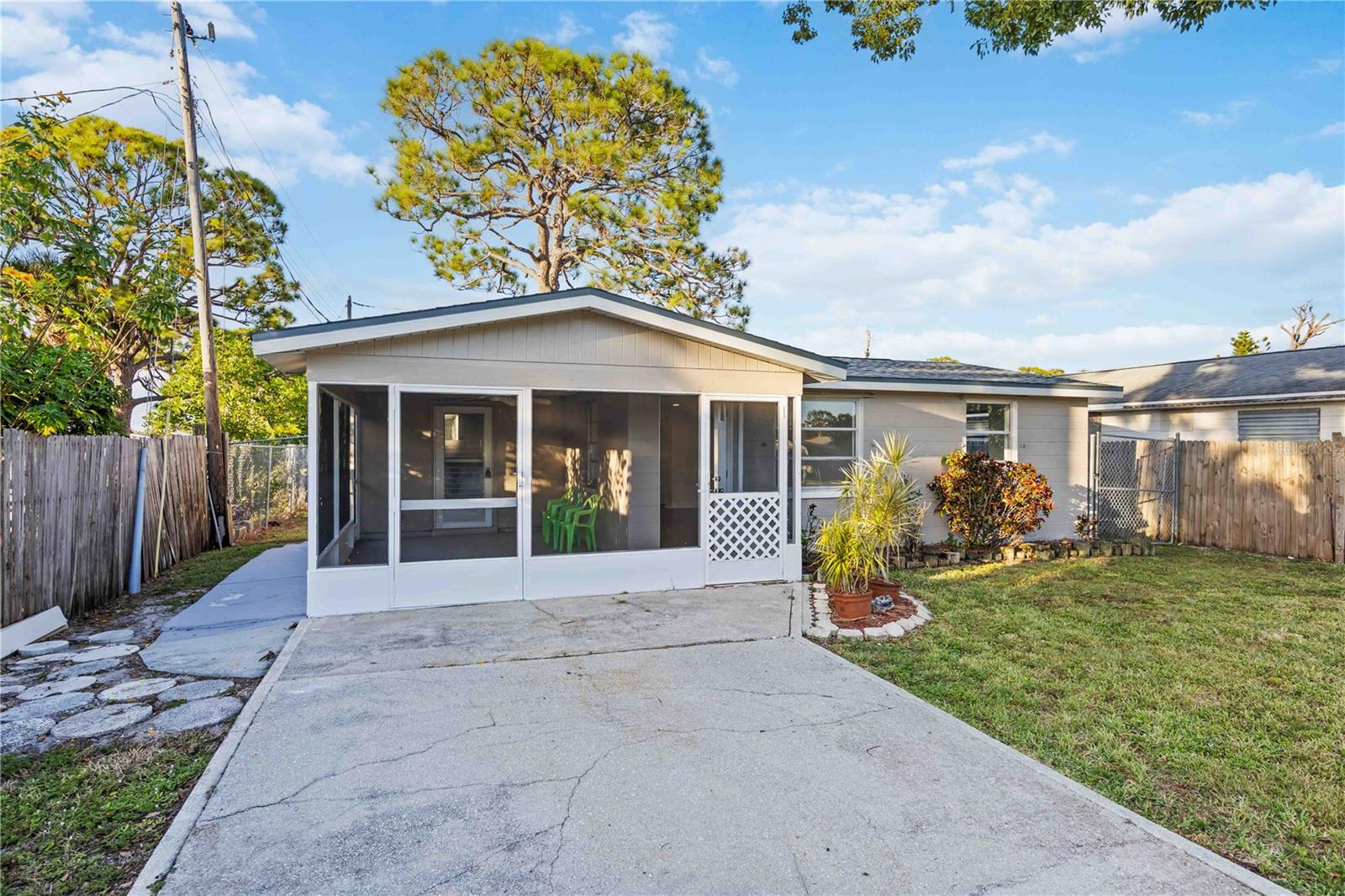 306 E Langsner St, Englewood, FL 34223