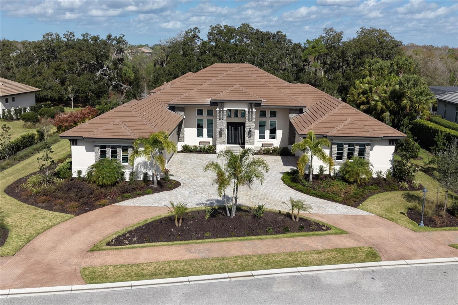 3927 Founders Club Dr, Sarasota, FL 34240