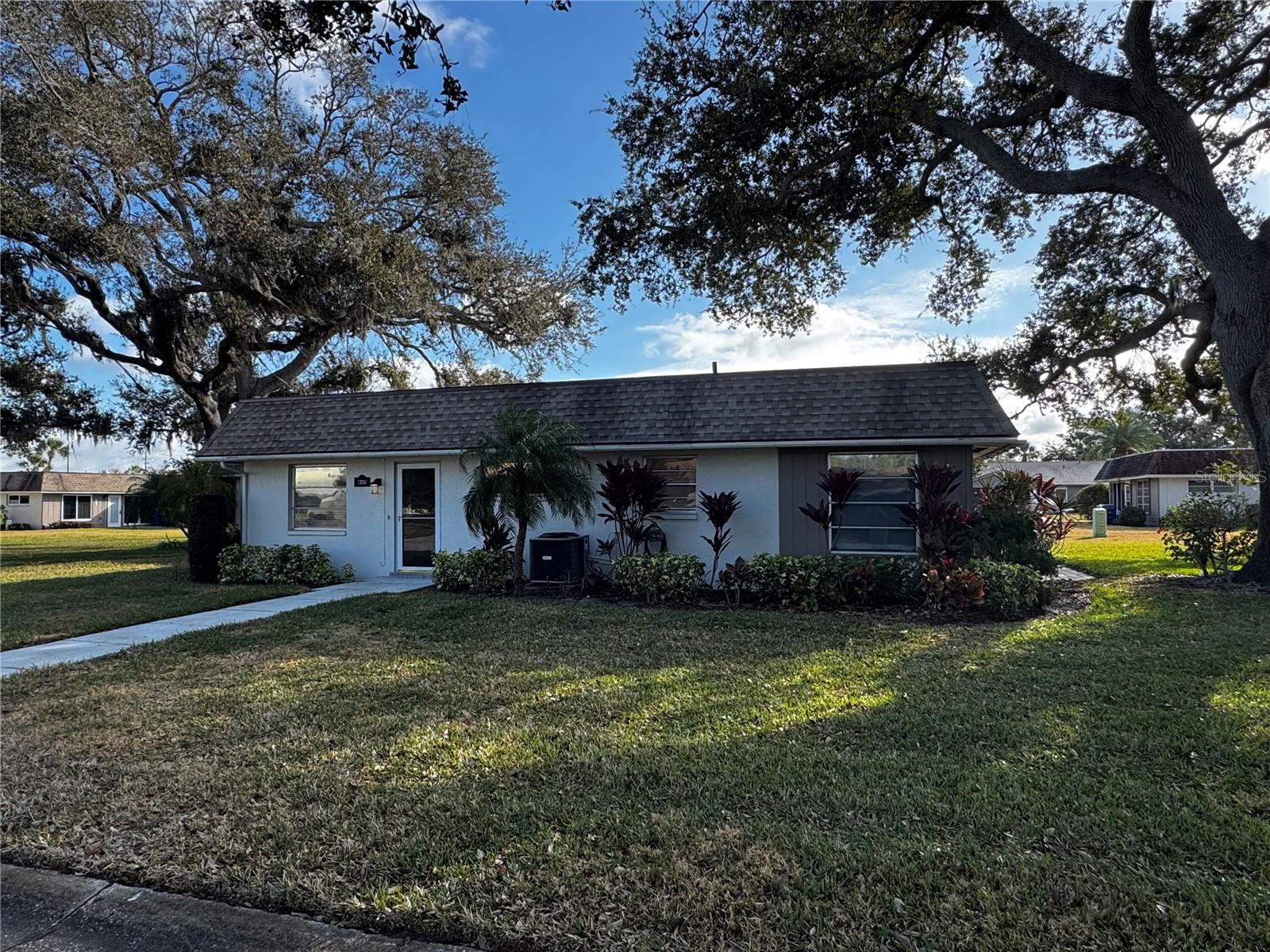 1335 Glendale Cir W #217, Sarasota, FL 34232