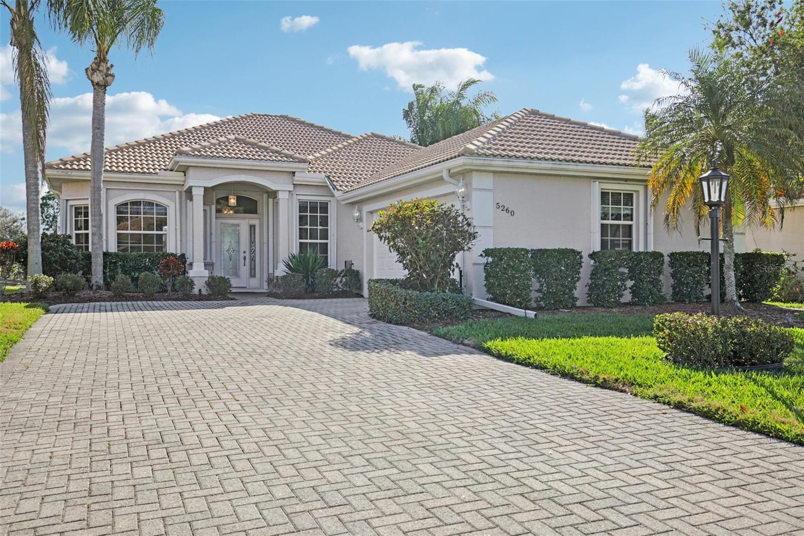 5260 Highbury Cir, Sarasota, FL 34238