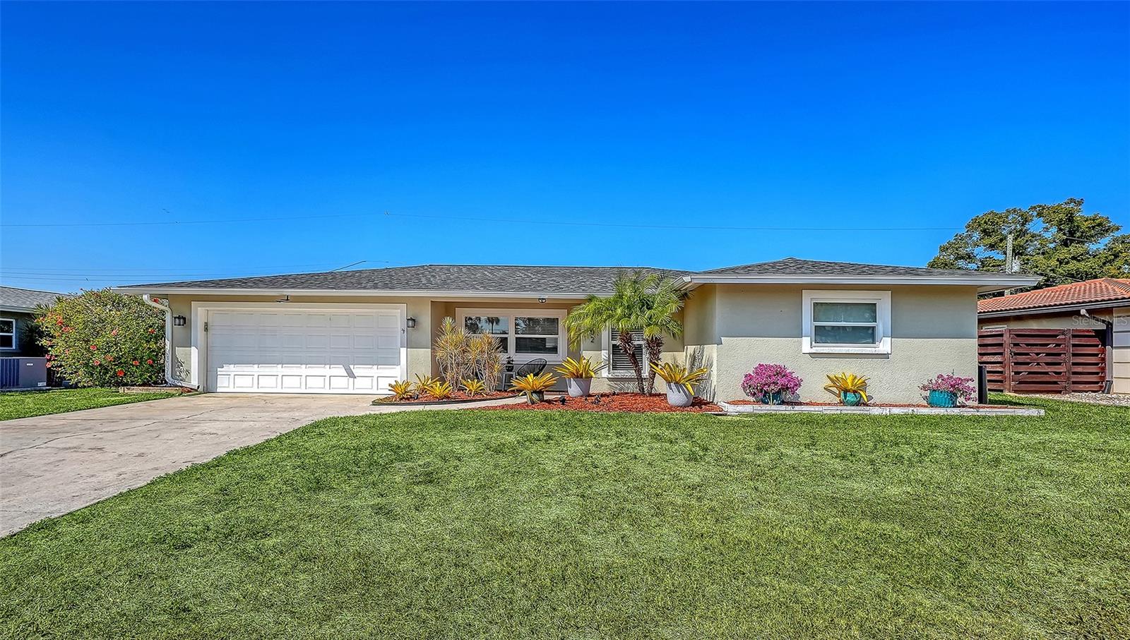 6802 Roxbury Dr, Sarasota, FL 34231