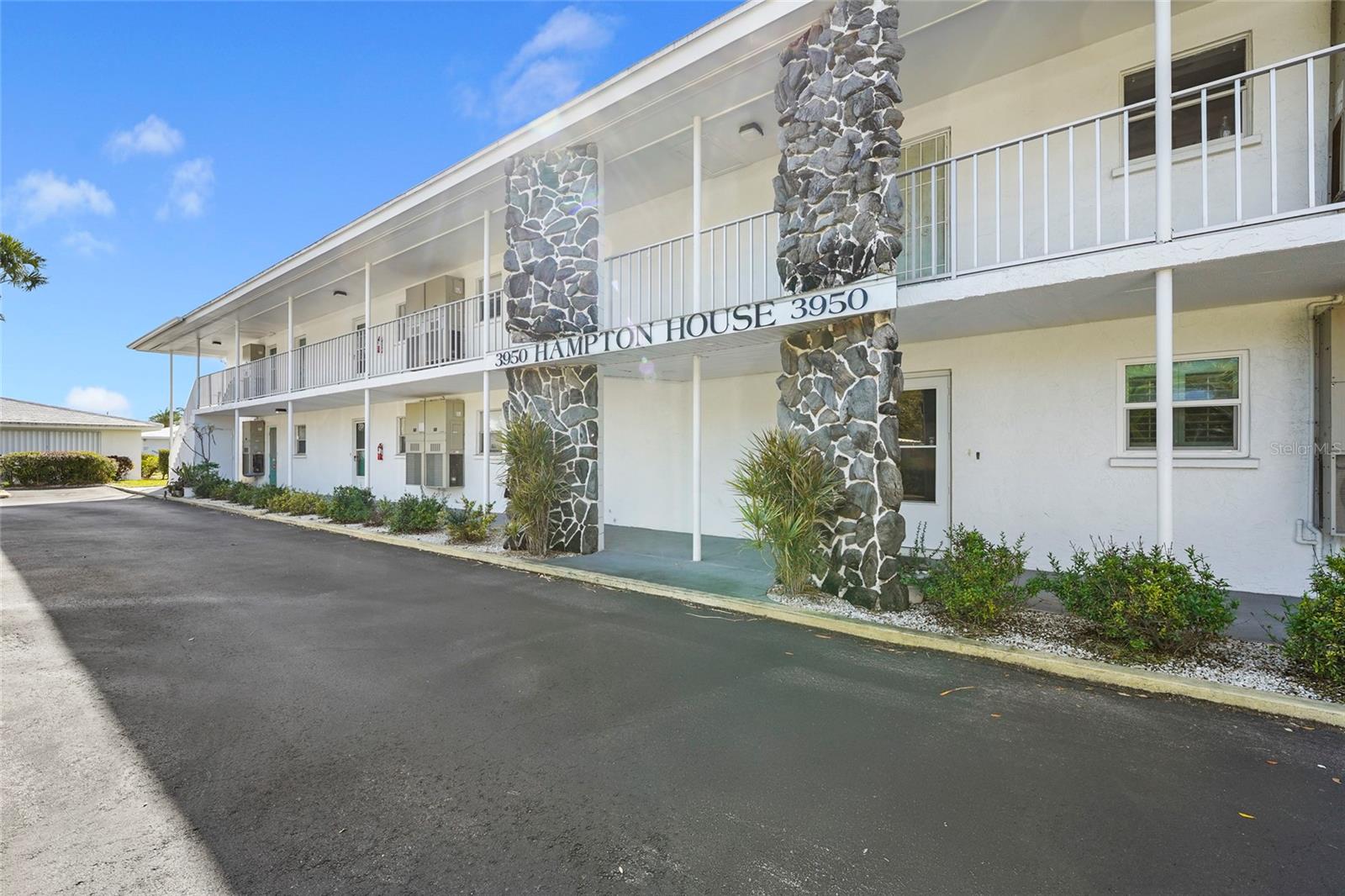3950 Roxane Blvd #2b, Sarasota, FL 34235