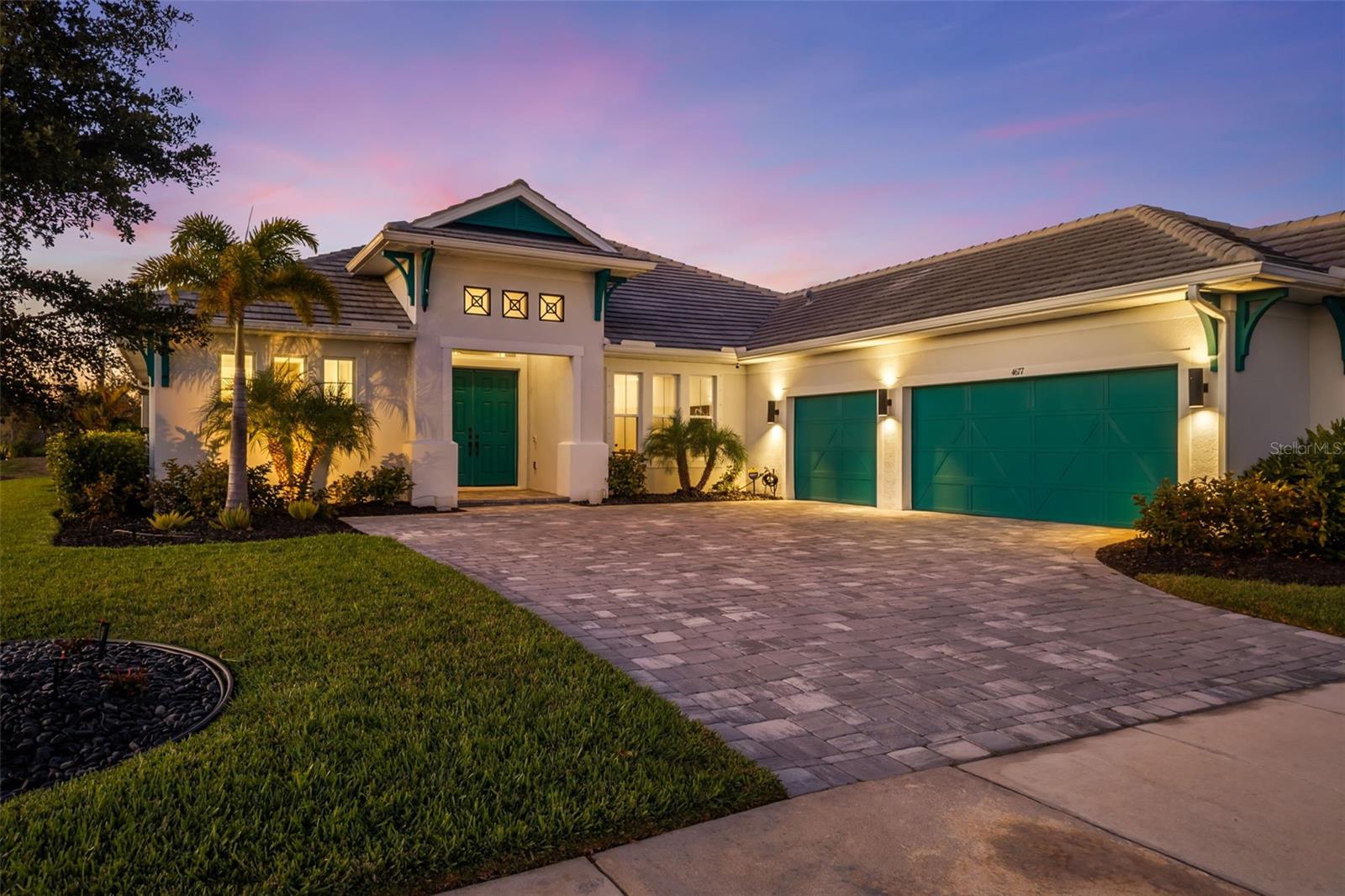 4677 Antrim Dr, Sarasota, FL 34240