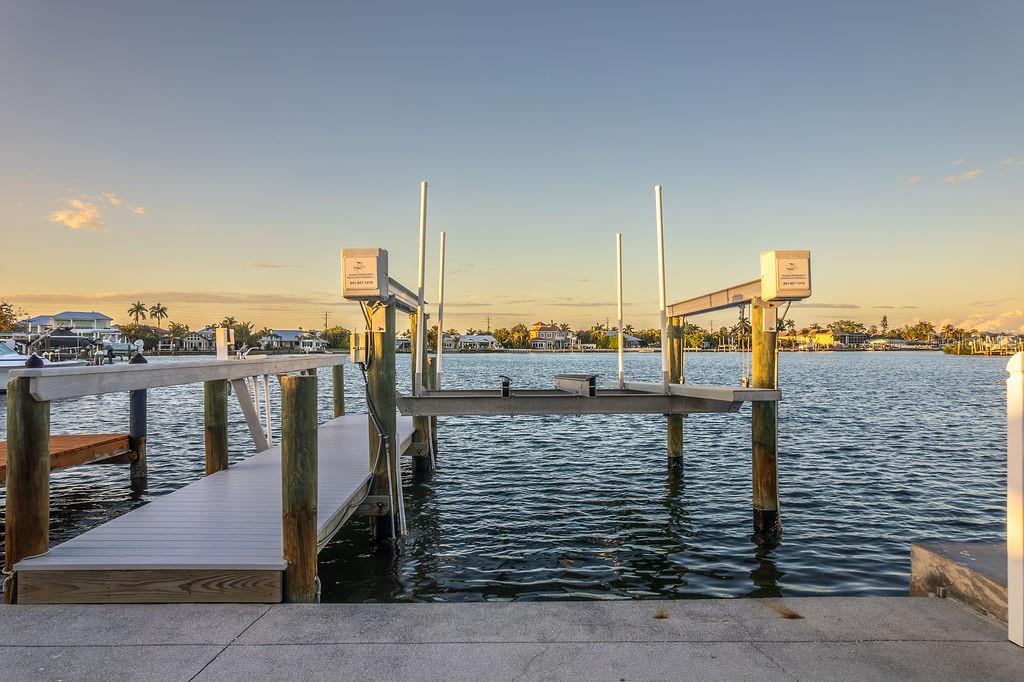 454 63rd St, Holmes Beach, FL 34217