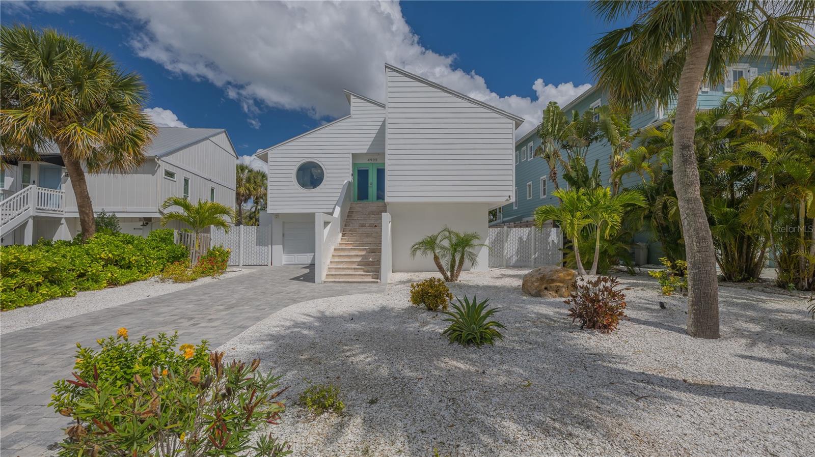 4939 Commonwealth Dr, Sarasota, FL 34242