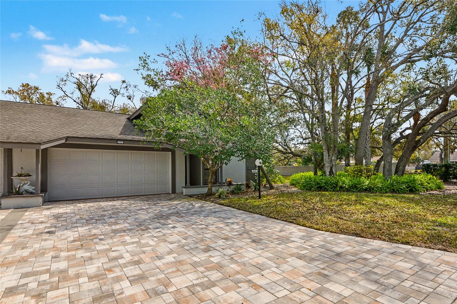 4689 Oak Forest Dr E #1, Sarasota, FL 34231
