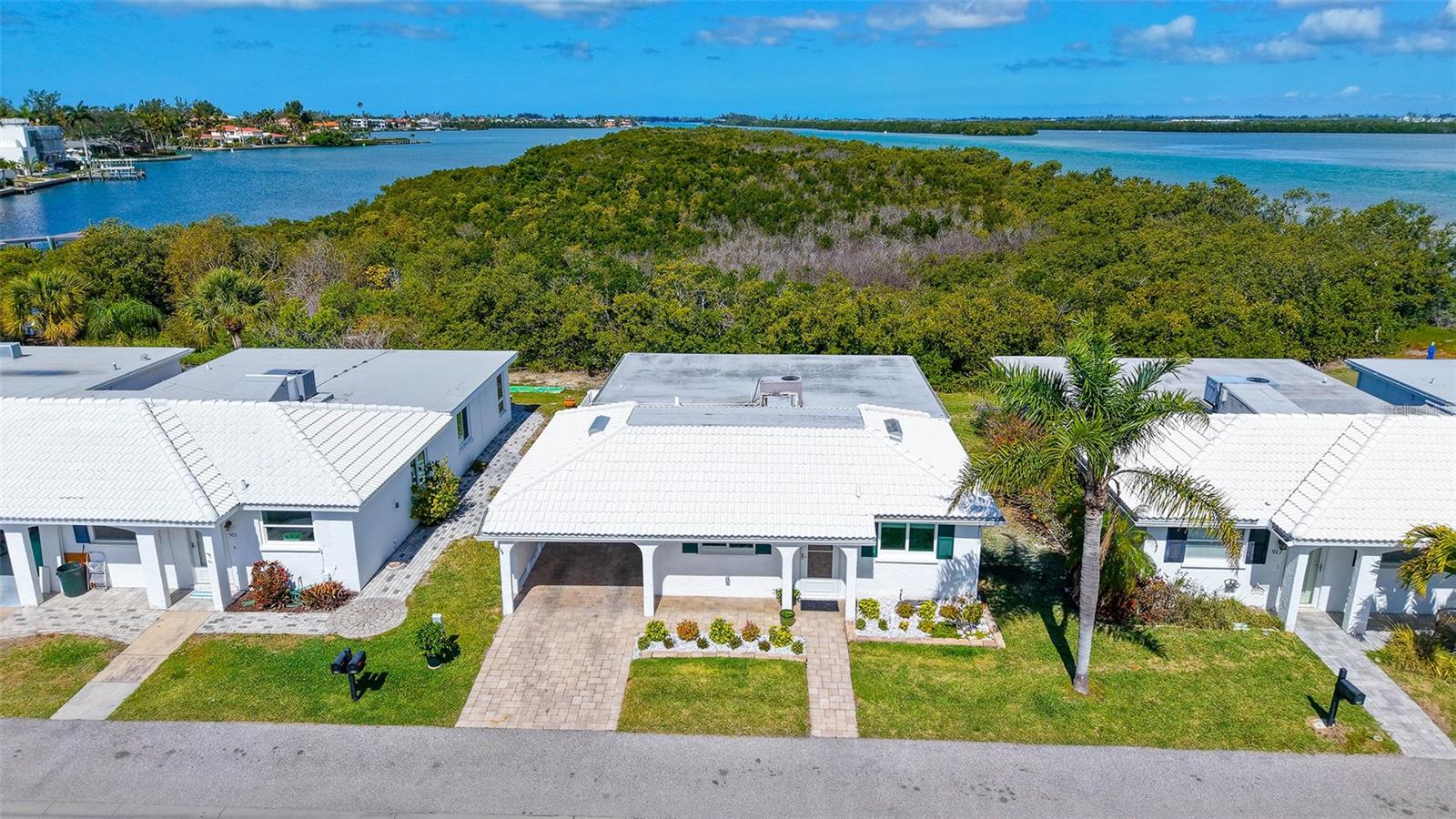 909 Spanish Dr N, Longboat Key, FL 34228