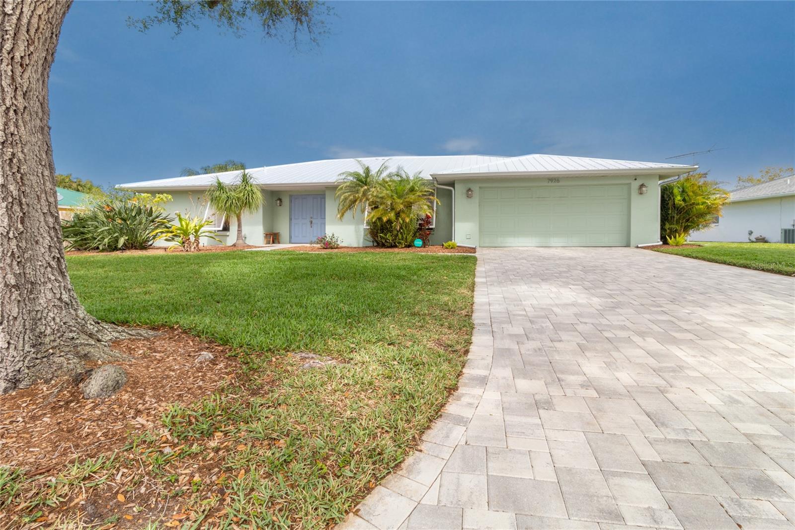 7926 Cypress Lake Dr, Sarasota, FL 34243