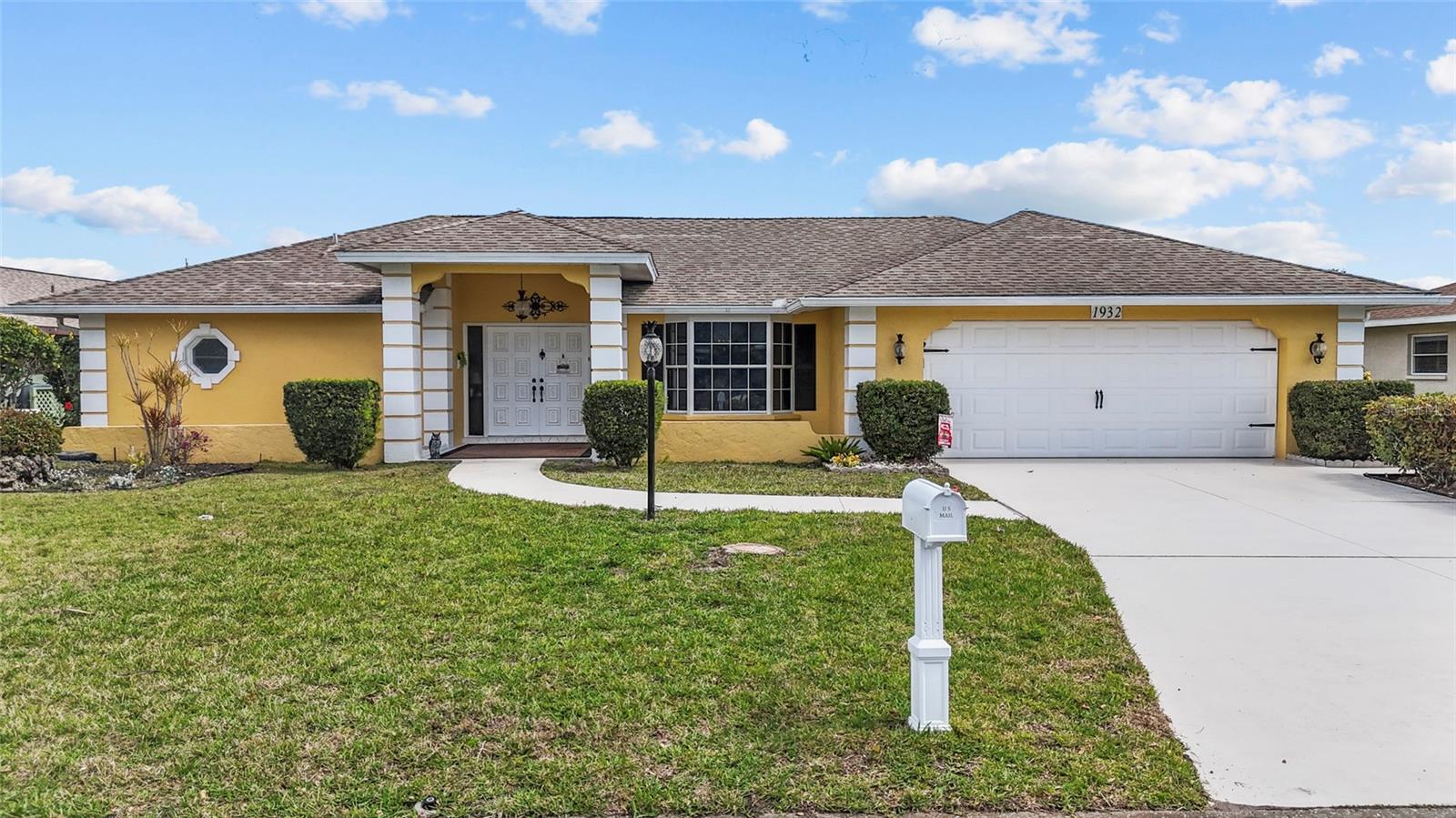 1932 Pebble Beach Ct, Venice, FL 34293