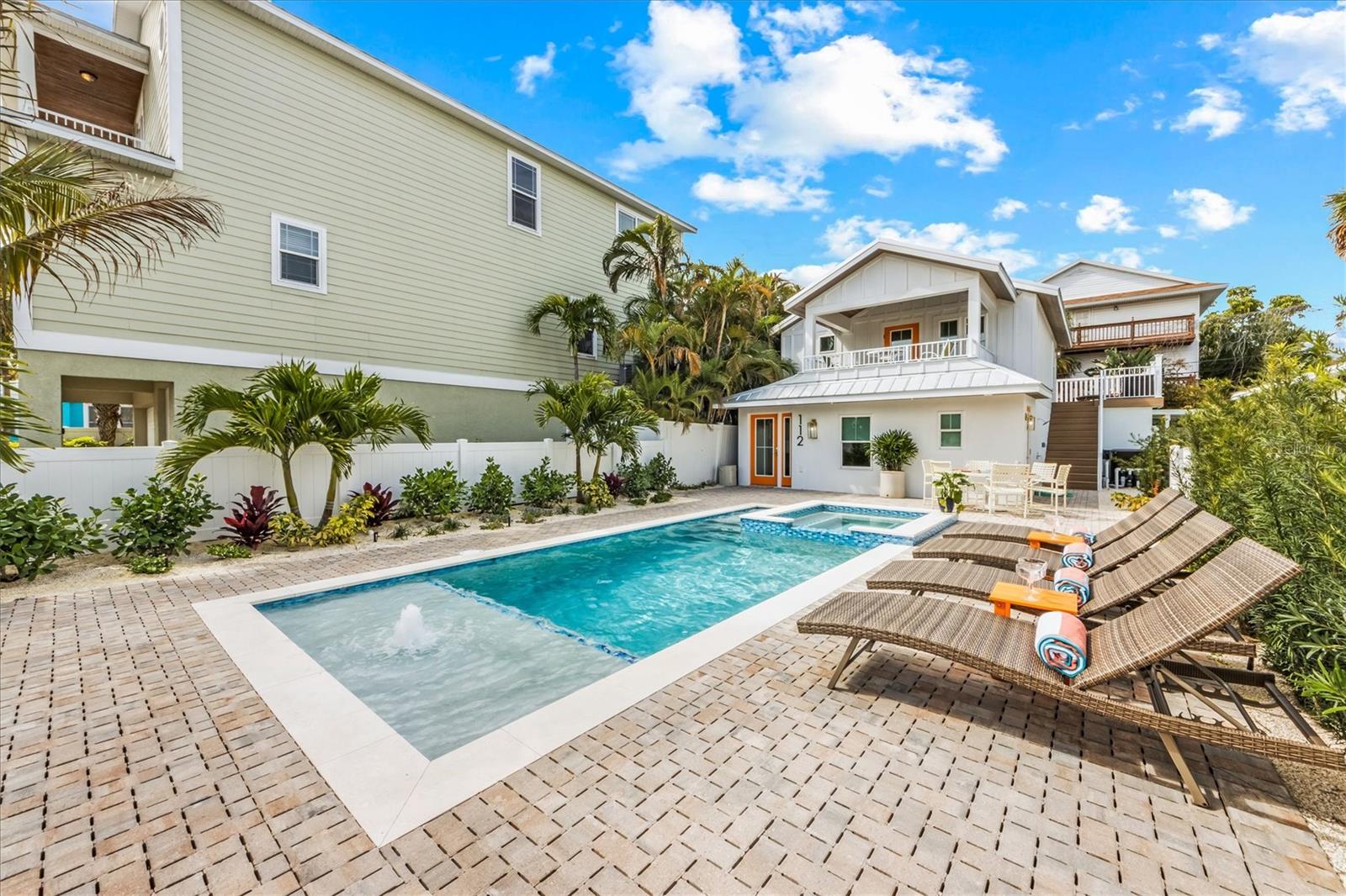 112 Cedar Ave, Anna Maria, FL 34216