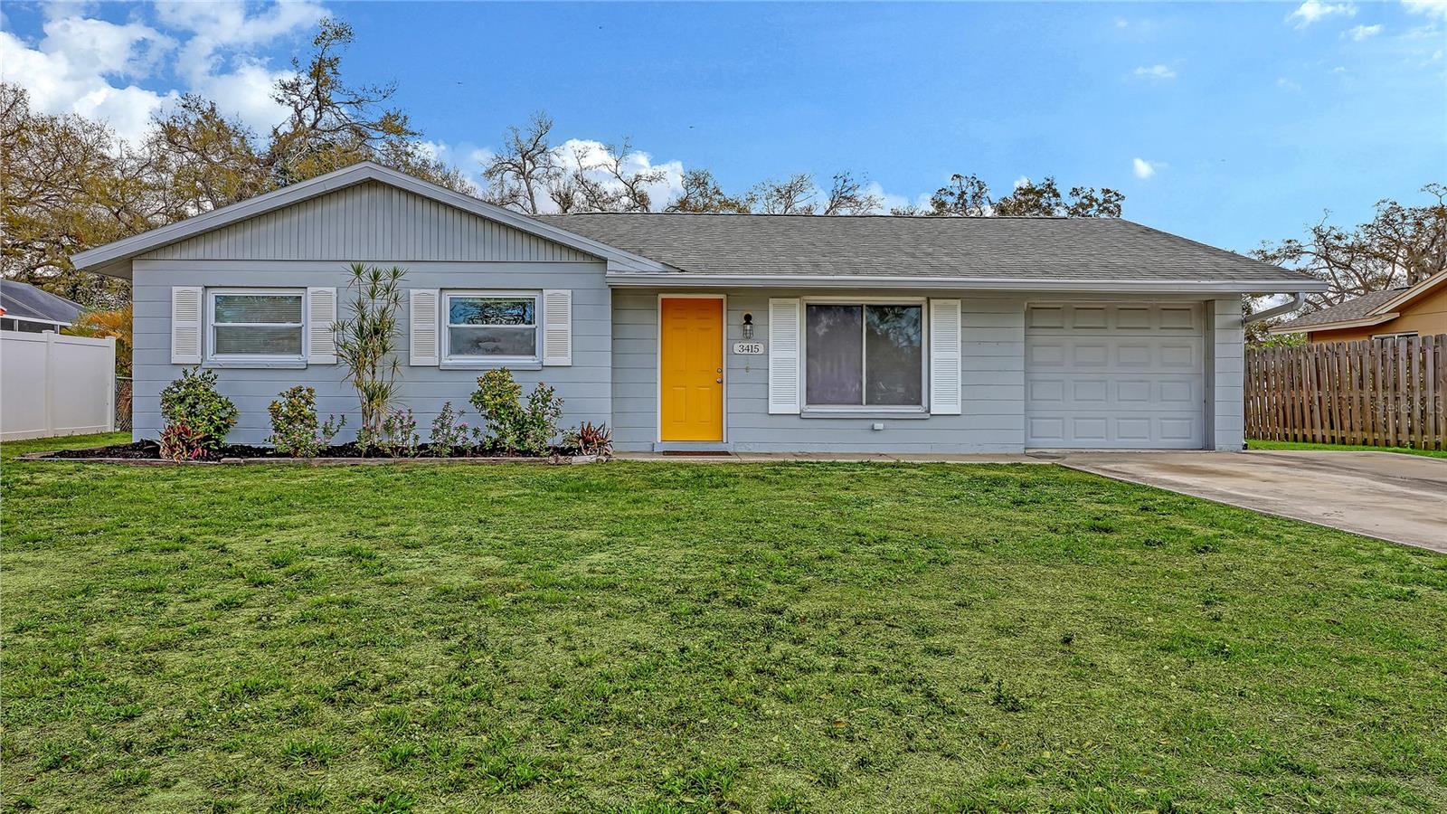 3415 Woodmont Dr, Sarasota, FL 34232