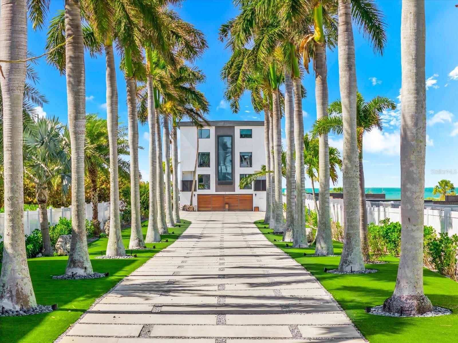 811 N Shore Dr, Anna Maria, FL 34216