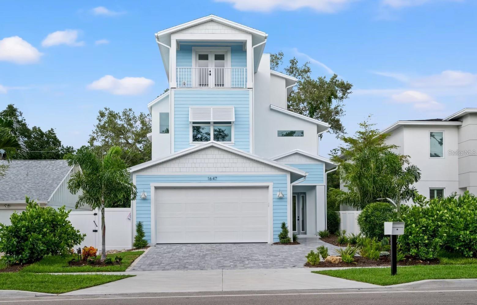 1647 Siesta Dr, Sarasota, FL 34239