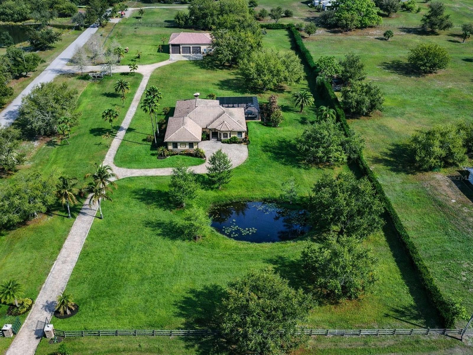 17001 Deer Prairie Dr, Sarasota, FL 34240