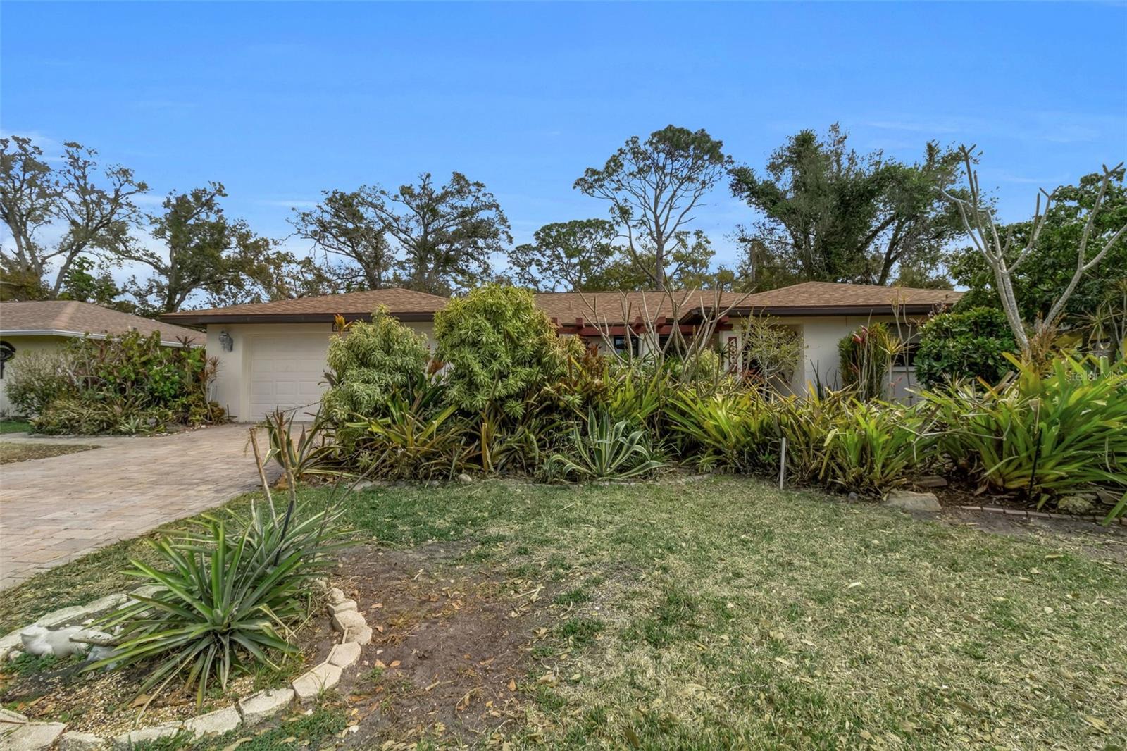 4867 Huntleigh Dr, Sarasota, FL 34233