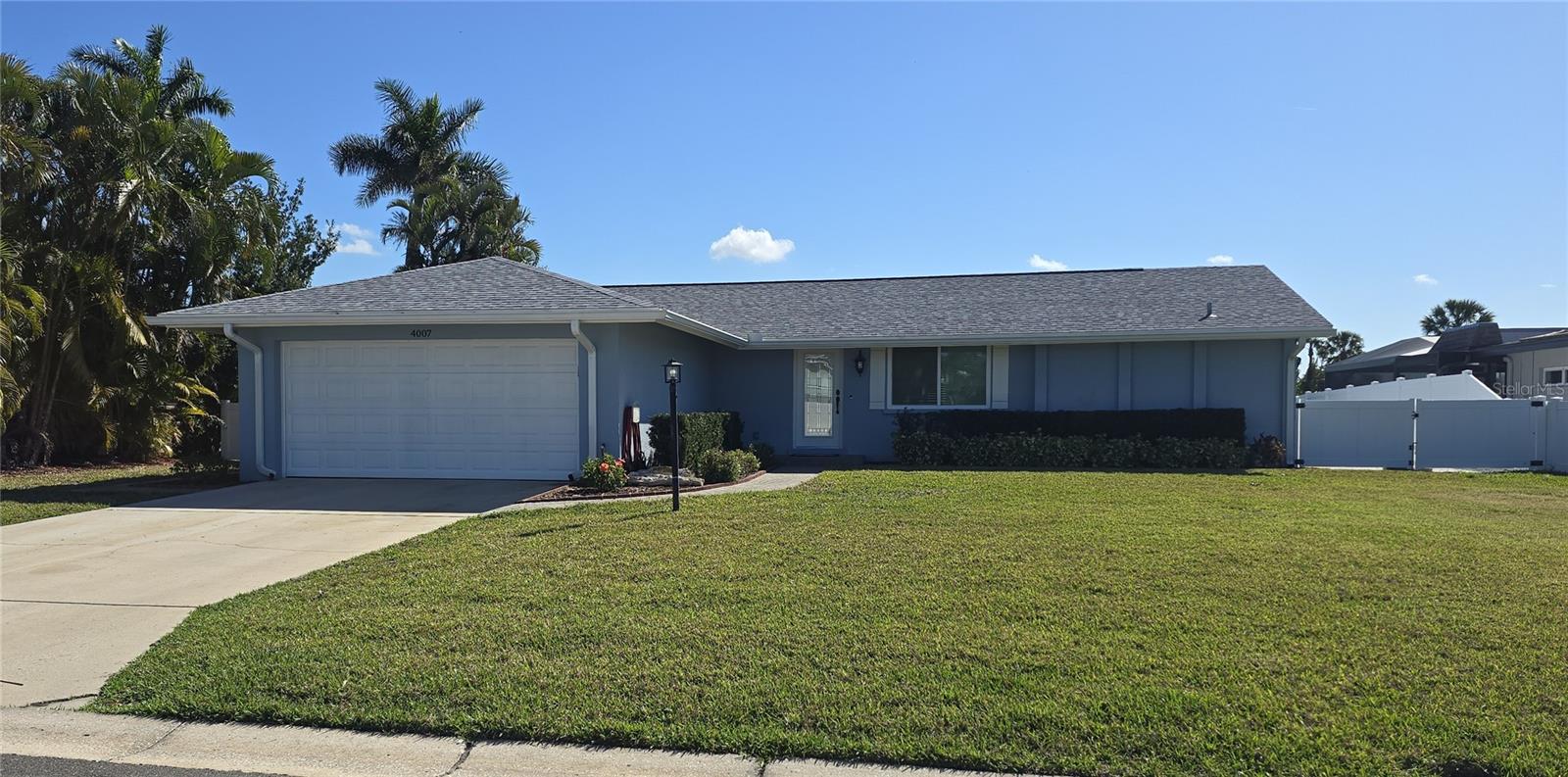 4007 Royal Palm Dr, Bradenton, FL 34210
