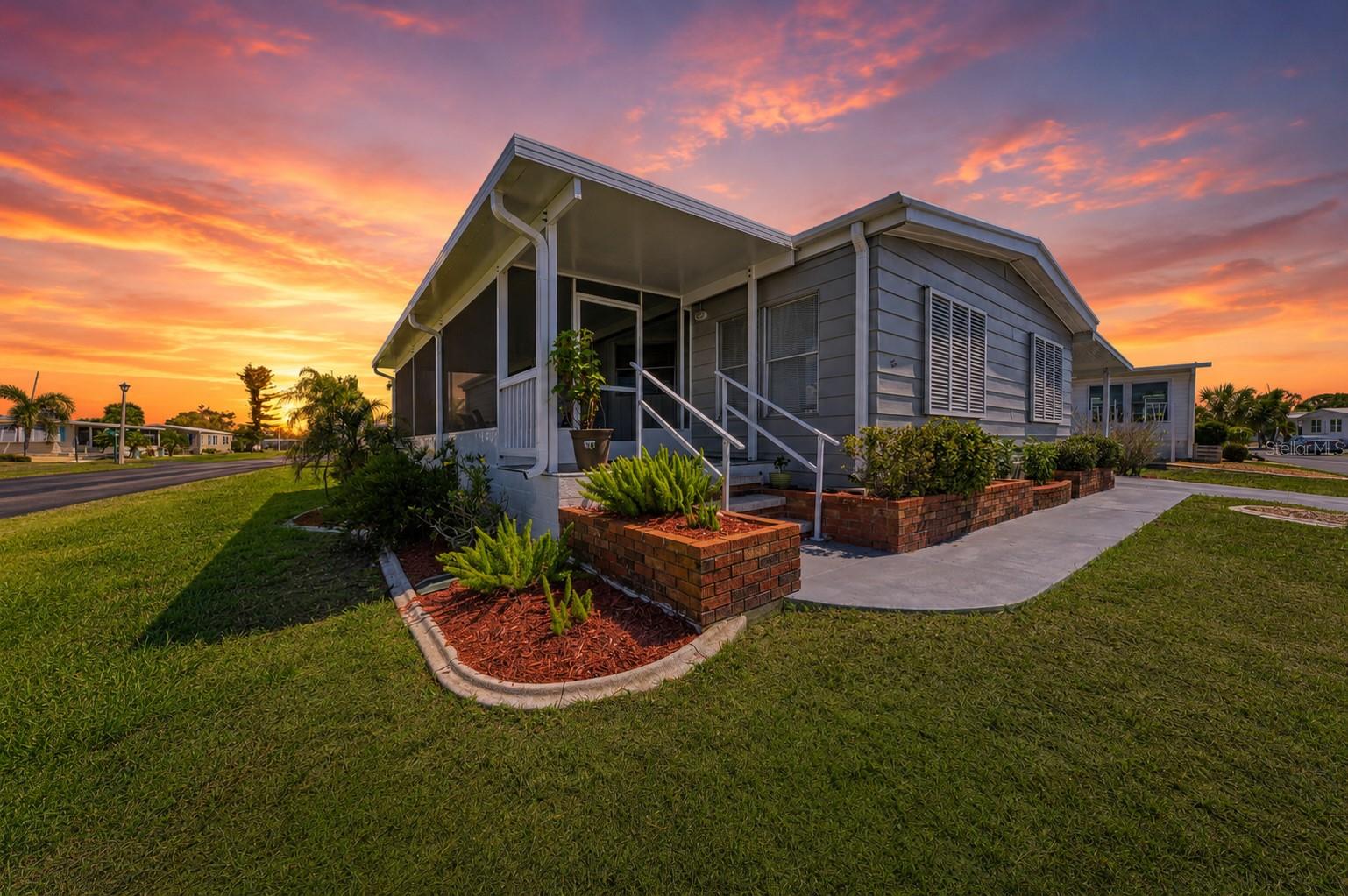 2 S Flora Vista St, Englewood, FL 34223