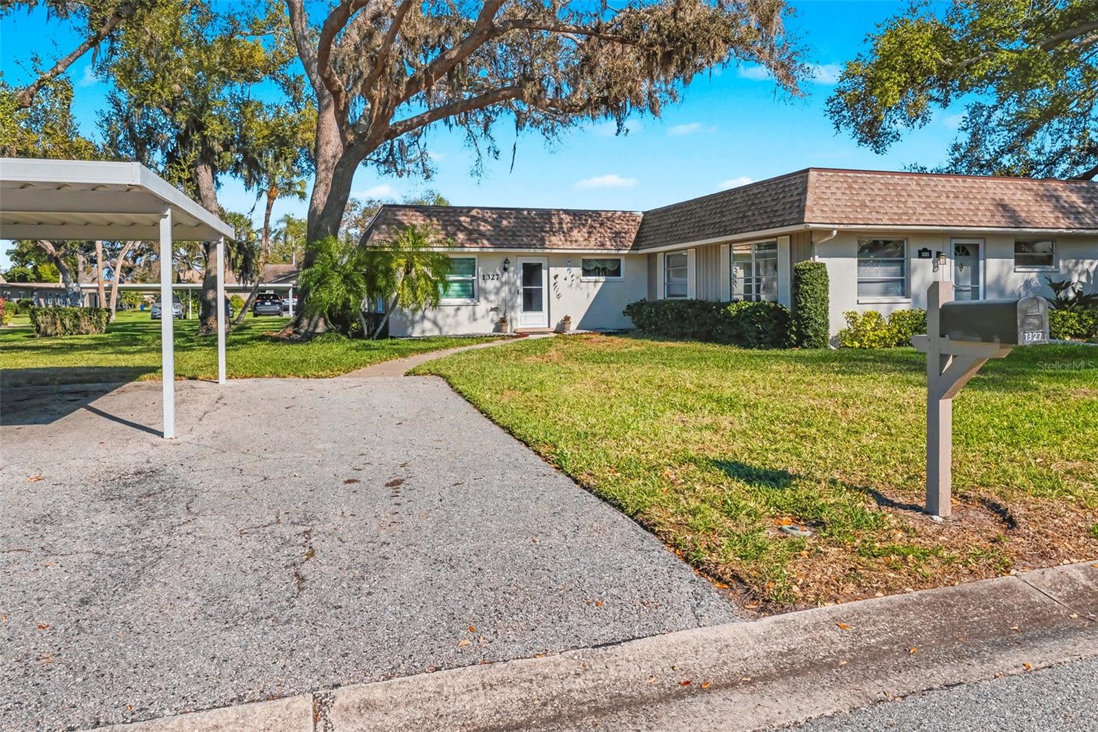 1327 Glendale Cir W #218, Sarasota, FL 34232