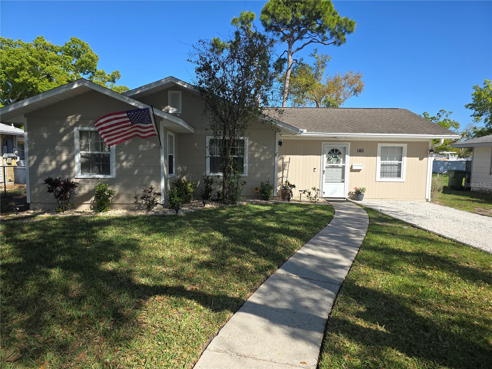 1411 29th St W, Bradenton, FL 34205