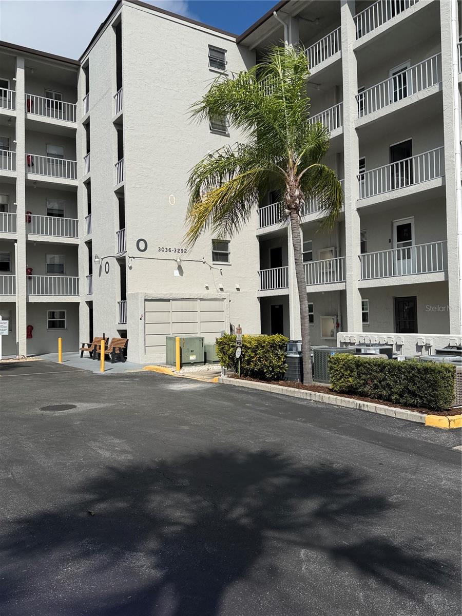 3176 Lake Bayshore Dr #319, Bradenton, FL 34205