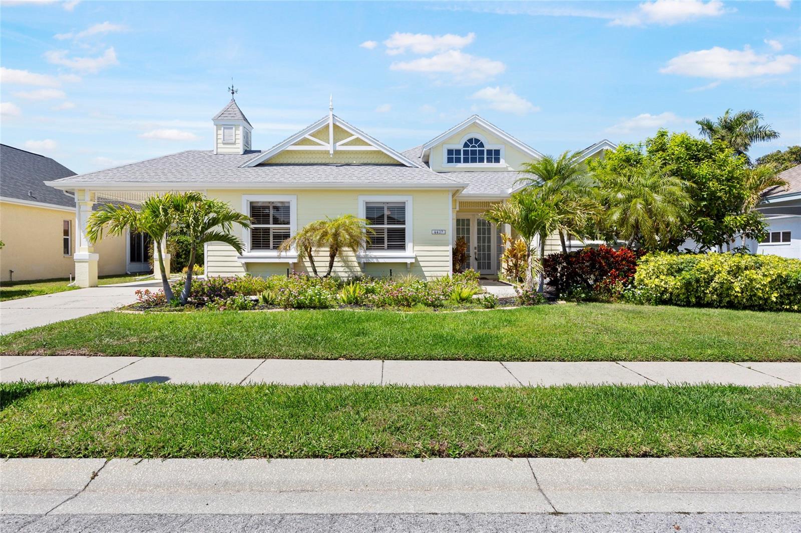 4427 Shark Dr, Bradenton, FL 34208