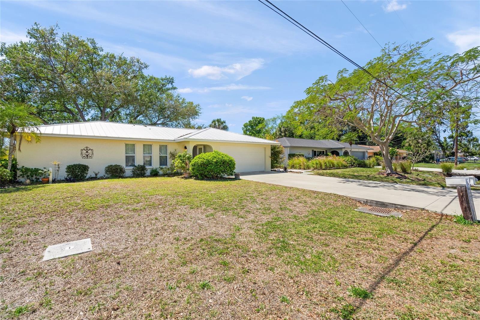 4662 Beacon Dr, Sarasota, FL 34232