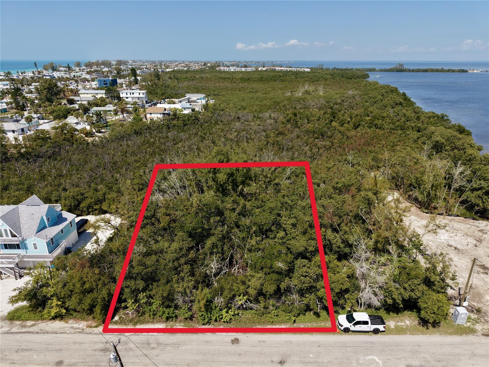 28th St, Holmes Beach, FL 34217