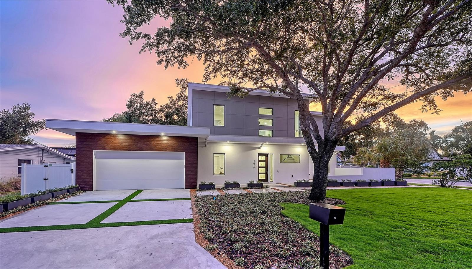 2010 Hyde Park Cir, Sarasota, FL 34239