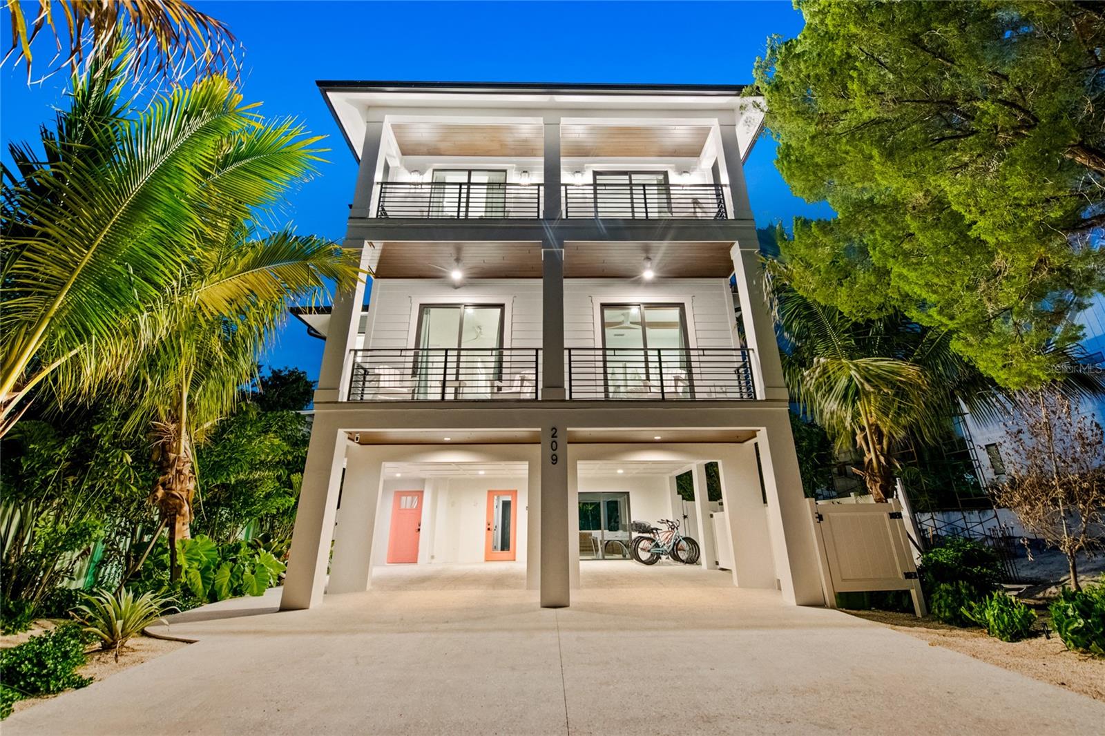 209 Garfield Dr, Sarasota, FL 34236