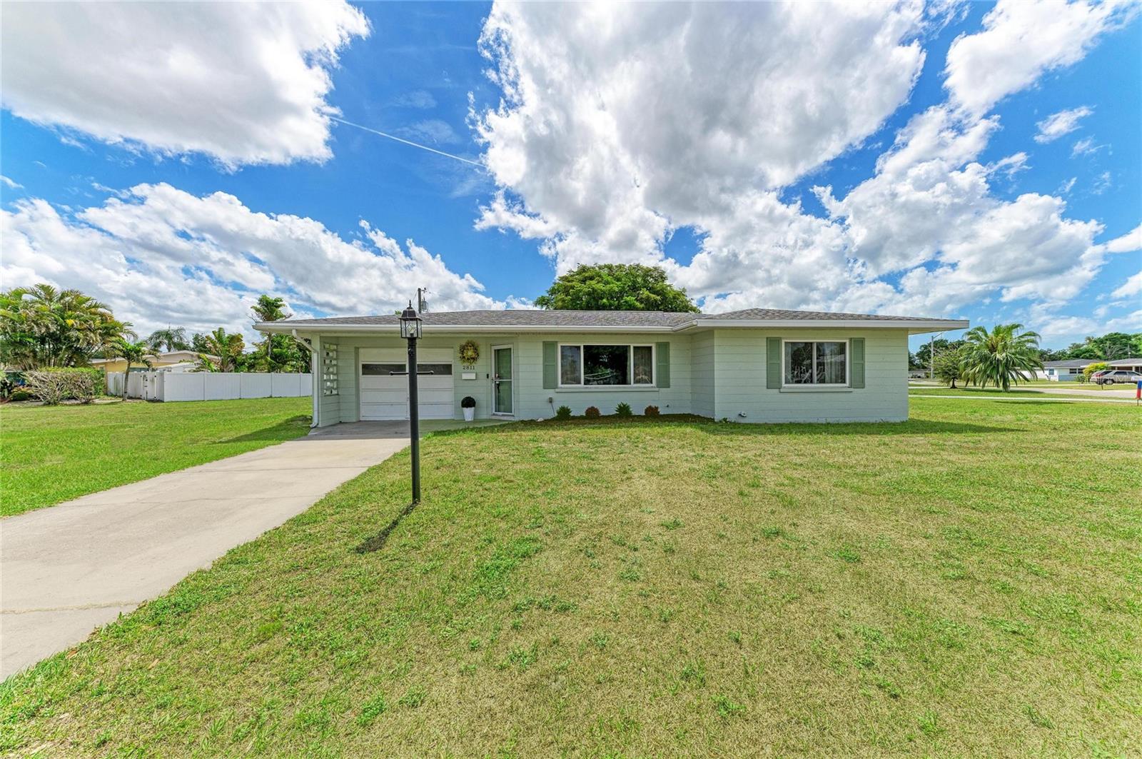 2811 33rd Ave W, Bradenton, FL 34205