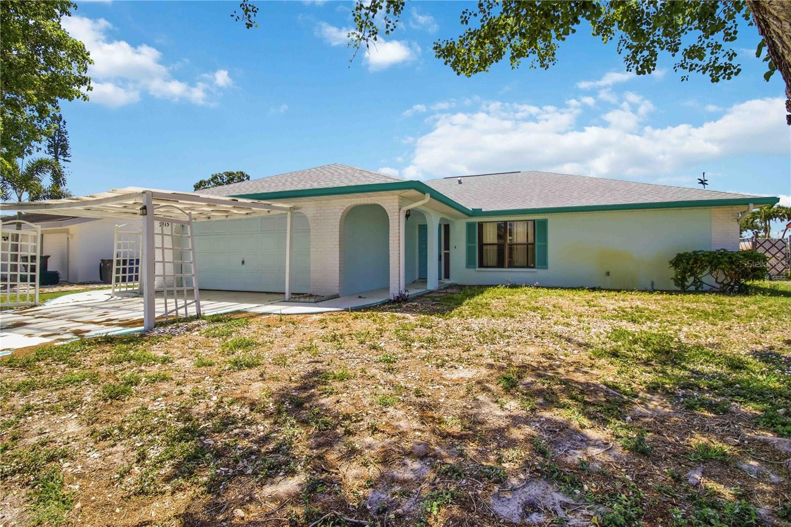 2715 27th Avenue Dr W, Bradenton, FL 34205