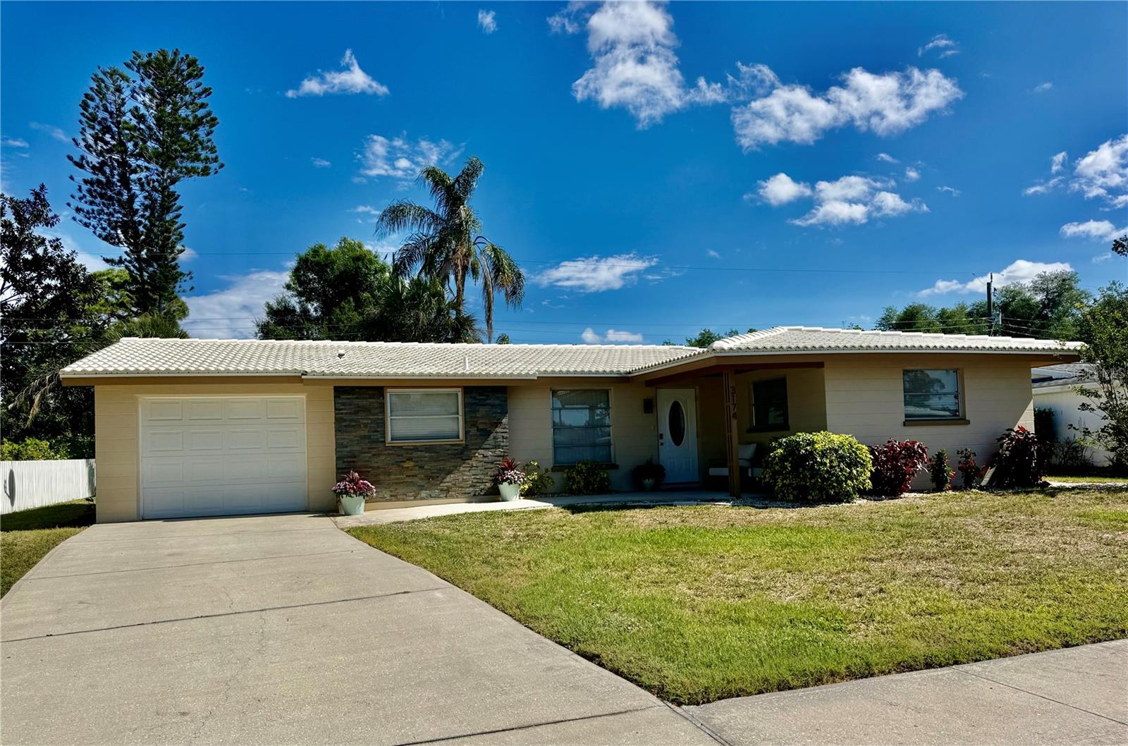 3174 Regatta Cir, Sarasota, FL 34231