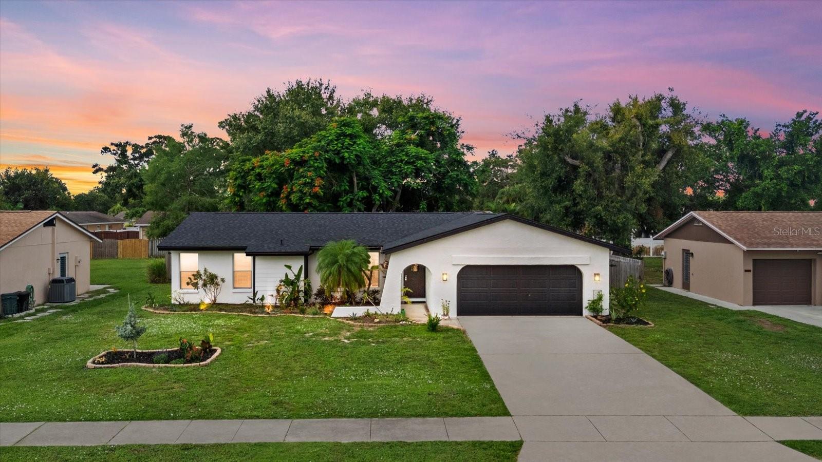 816 Queen Palm Ln, Sarasota, FL 34243