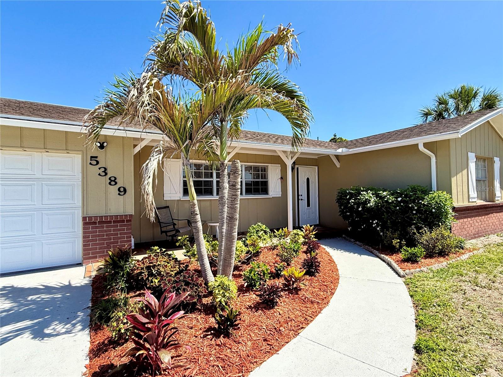 5389 Foxwood Dr, Sarasota, FL 34232
