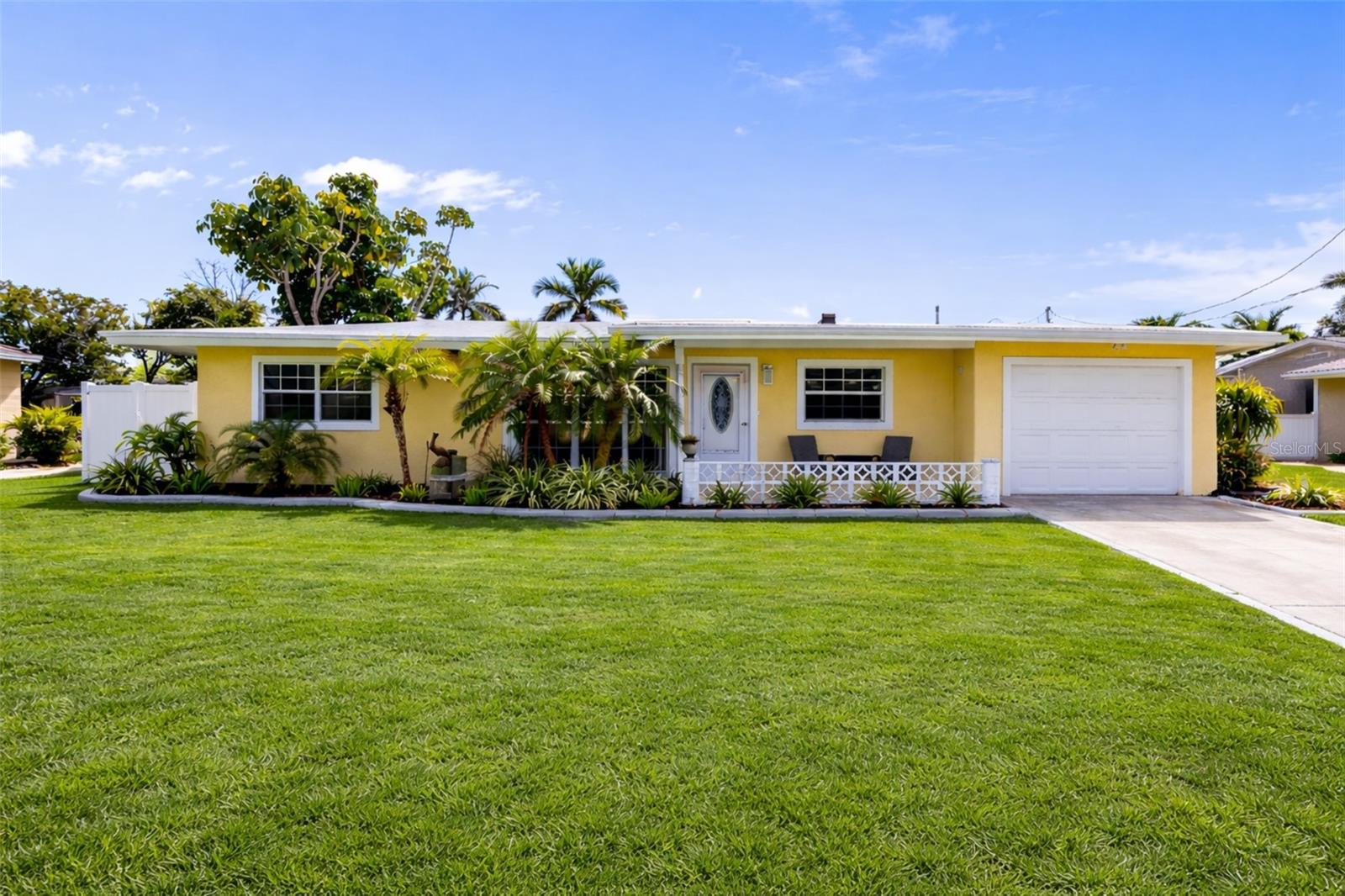 109 Arlington Ct Ne, Port Charlotte, FL 33952