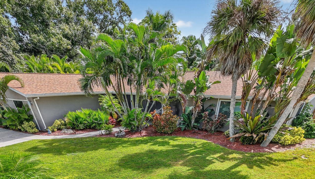 1884 Southpointe Dr, Sarasota, FL 34231