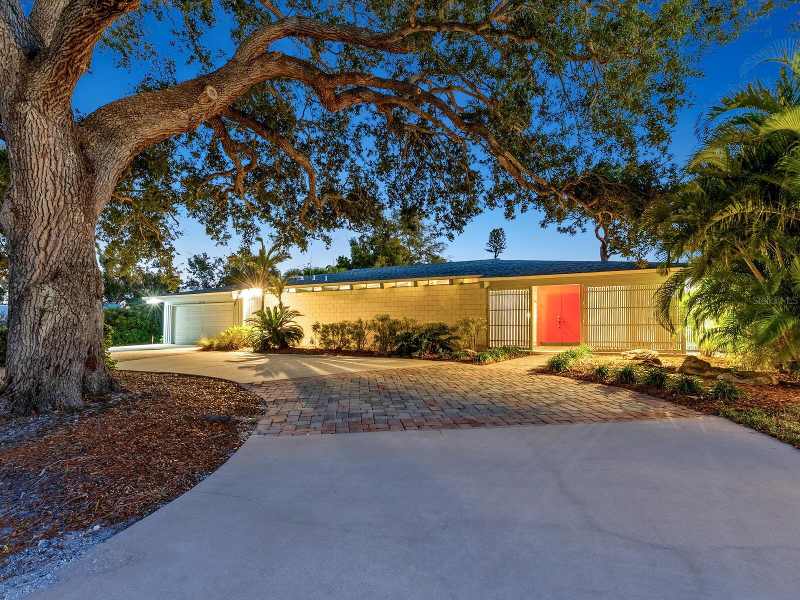 820 Whitfield Ave, Sarasota, FL 34243