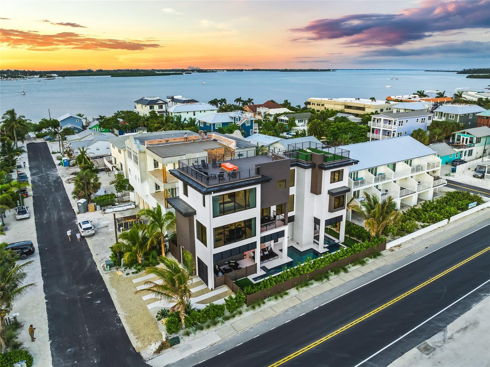 101 7th St S, Bradenton Beach, FL 34217