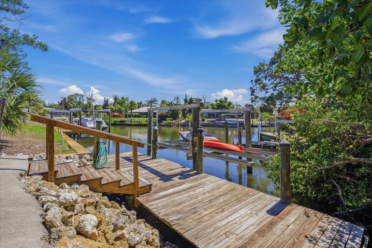 1231 Bayshore Dr, Englewood, FL 34223