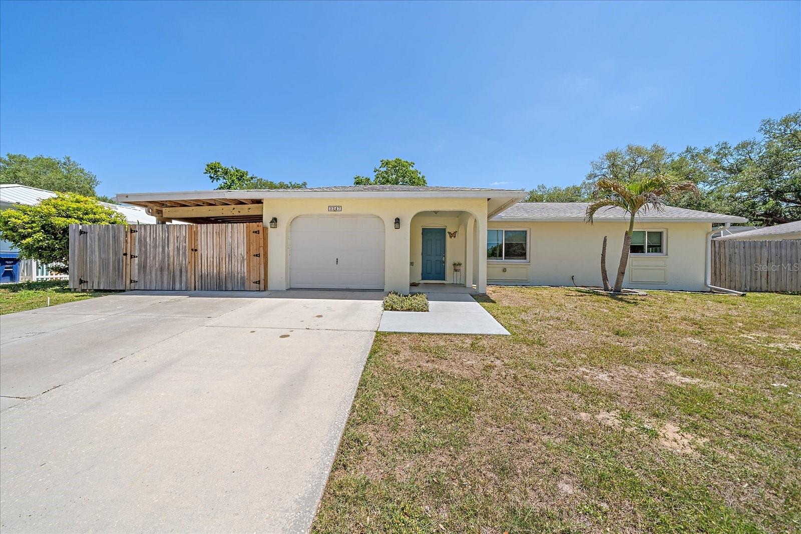 3247 Woodmont Dr, Sarasota, FL 34232