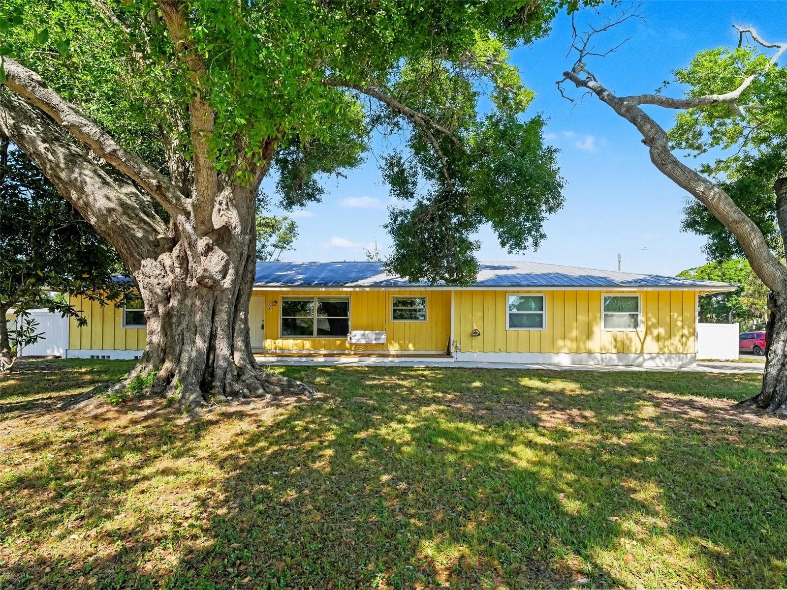 704 S Lockwood Ridge Rd, Sarasota, FL 34237